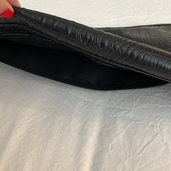 Black faux leather oversized envelope clutch - Picture 7 of 9
